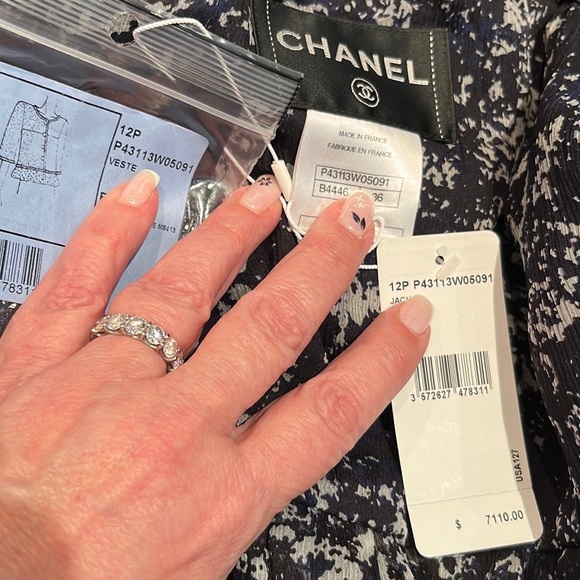 Chanel authentic bnwt runway detail pleats lining jacket & jumbo CC buttons - Picture 9 of 14